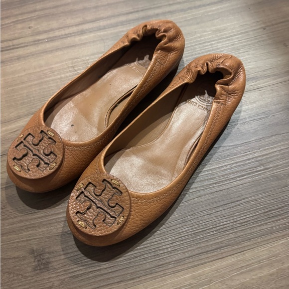 Tory Burch Brown Leather Flats with Gold Logo - Picture 1 of 3